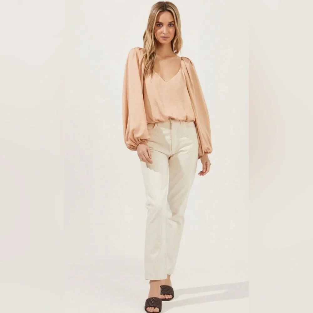 ASTR The Label Cally Revolve Top